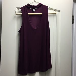 Purple tank top - choker as well